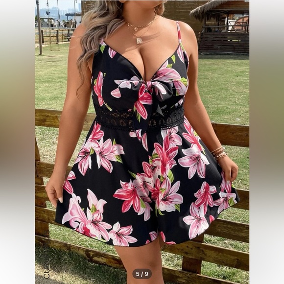 🚨SOLD🚨Shein Lily floral print contrast Lace cami romper, adjustable straps - Picture 5 of 10